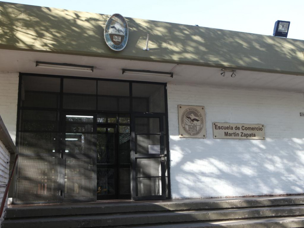 imagen Hacen una sentada en el Colegio Martín Zapata 