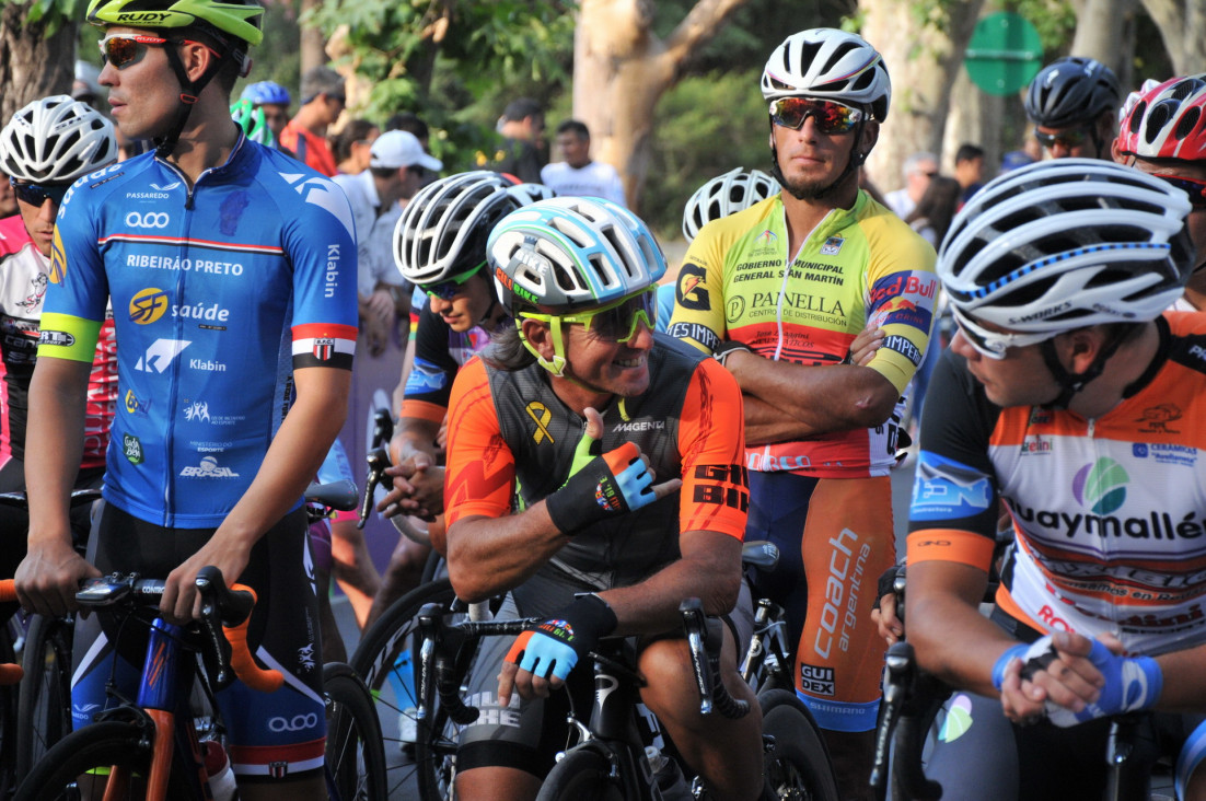 imagen El inicio de la Vuelta Ciclística de Mendoza en 20 imágenes