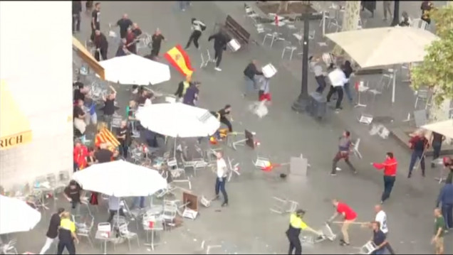 imagen Pelea de barras a sillazo limpio en el centro de Barcelona
