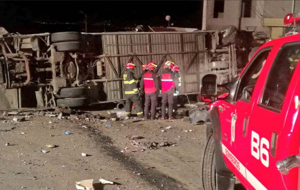 imagen Fallecieron 24 personas en un accidente en Ecuador
