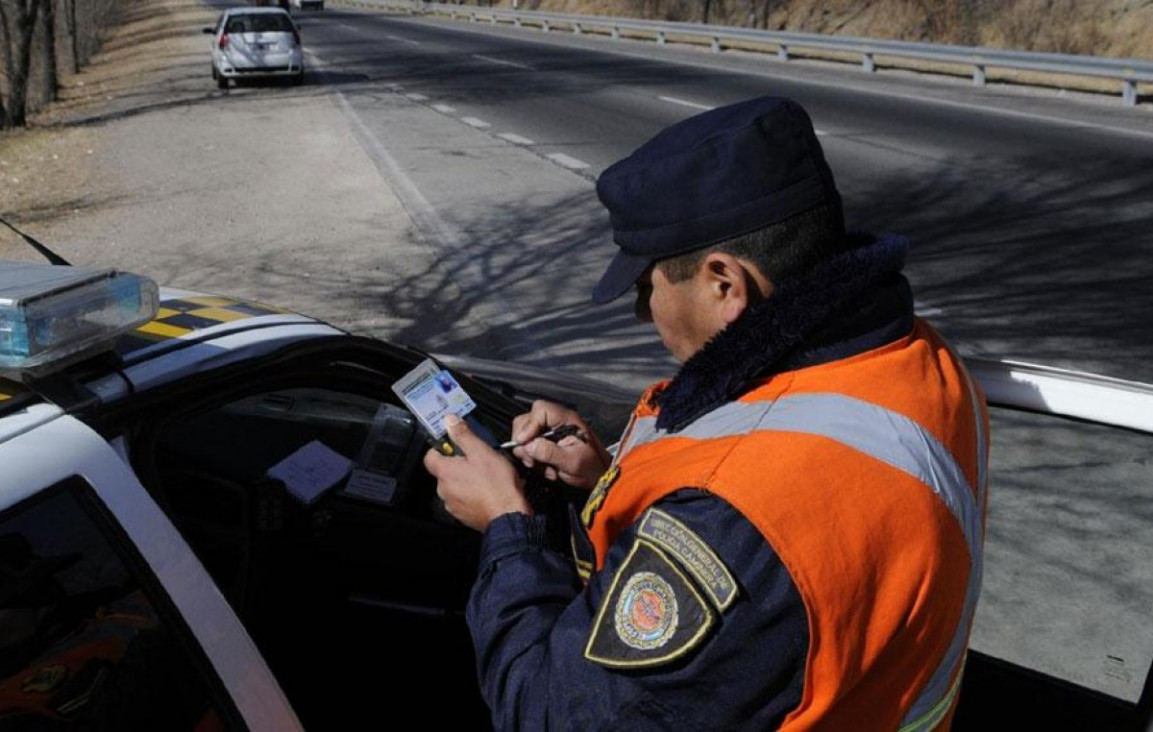 imagen Buscan impedir por ley que la Policía retenga el carnet de conducir