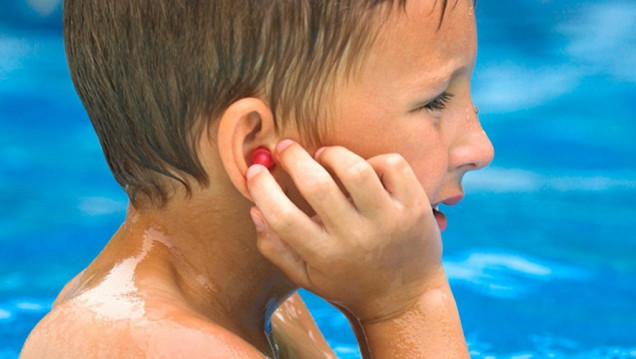 imagen Cómo disminuir la posibilidad de otitis por la pileta, el mar o el río en el verano