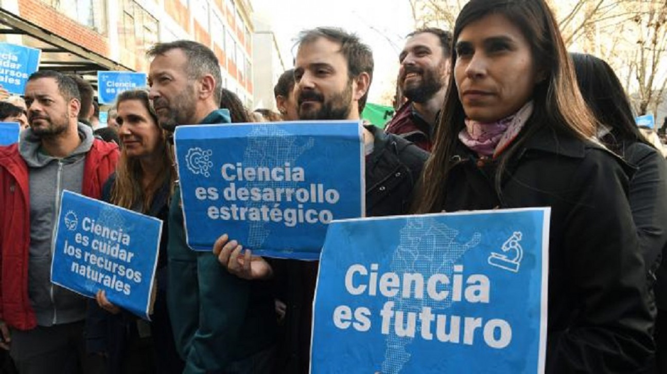 imagen La comunidad científica advierte que el DNU amenaza los recursos naturales y la soberanía nacional