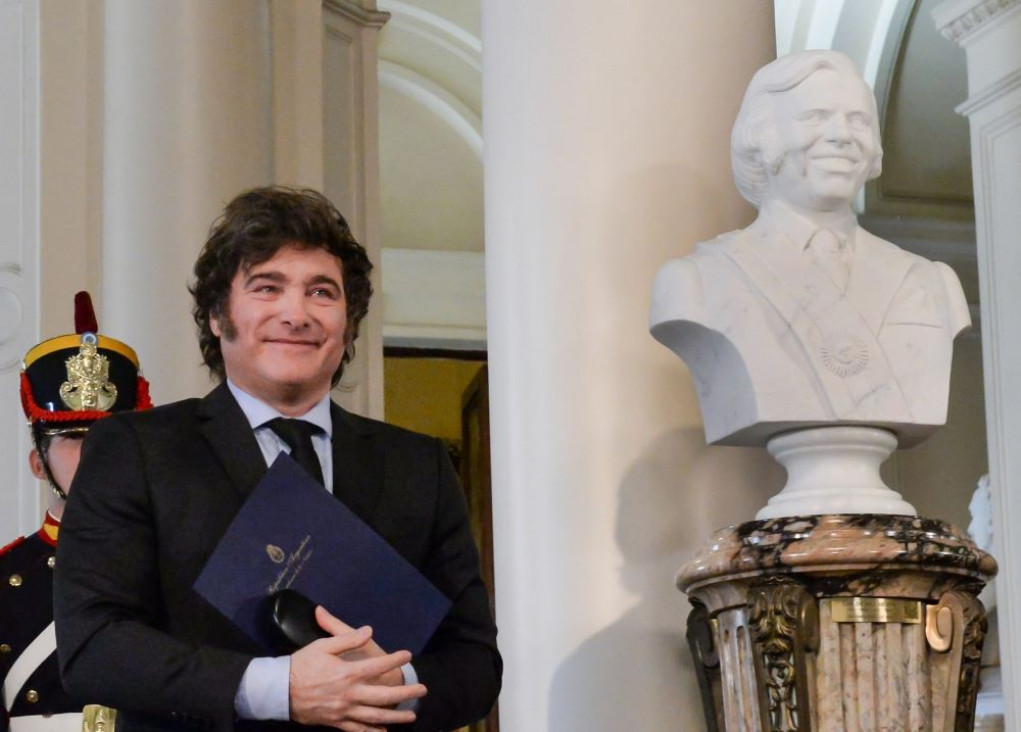 imagen Pasó Menem, vino Milei: qué oculta la estrategia de farandulizar la política