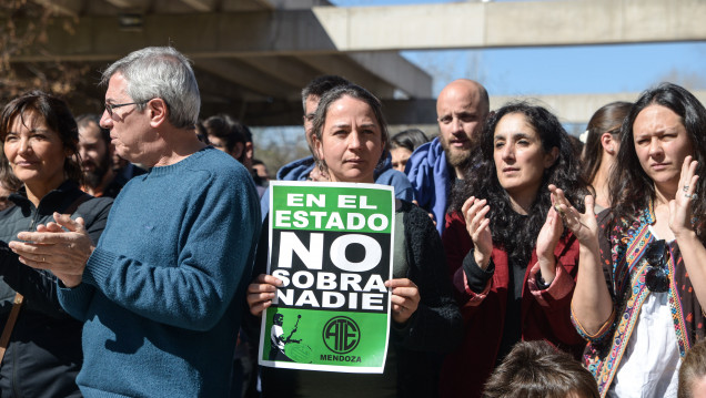 imagen  Abrazo simbólico al Conicet: "La situación es terminal"