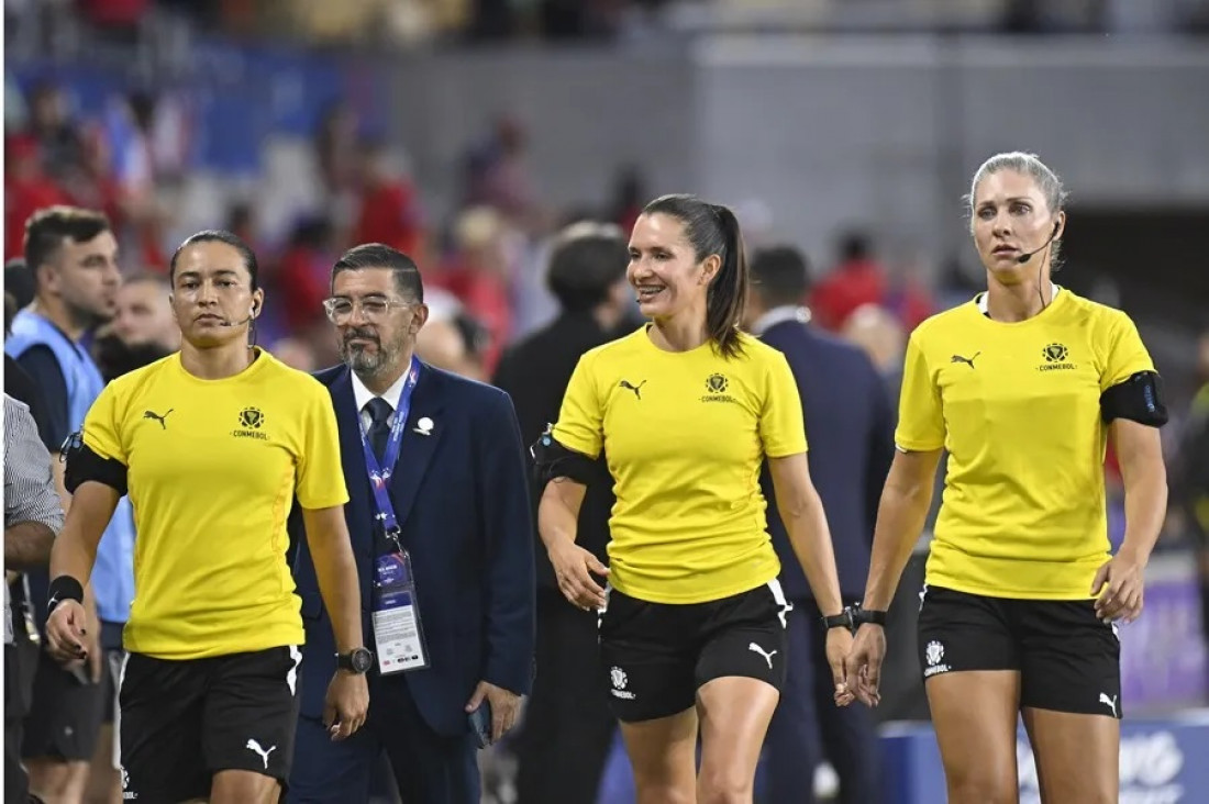 imagen La participación de árbitras por primera vez en la Copa América masculina abre camino hacia la igualdad