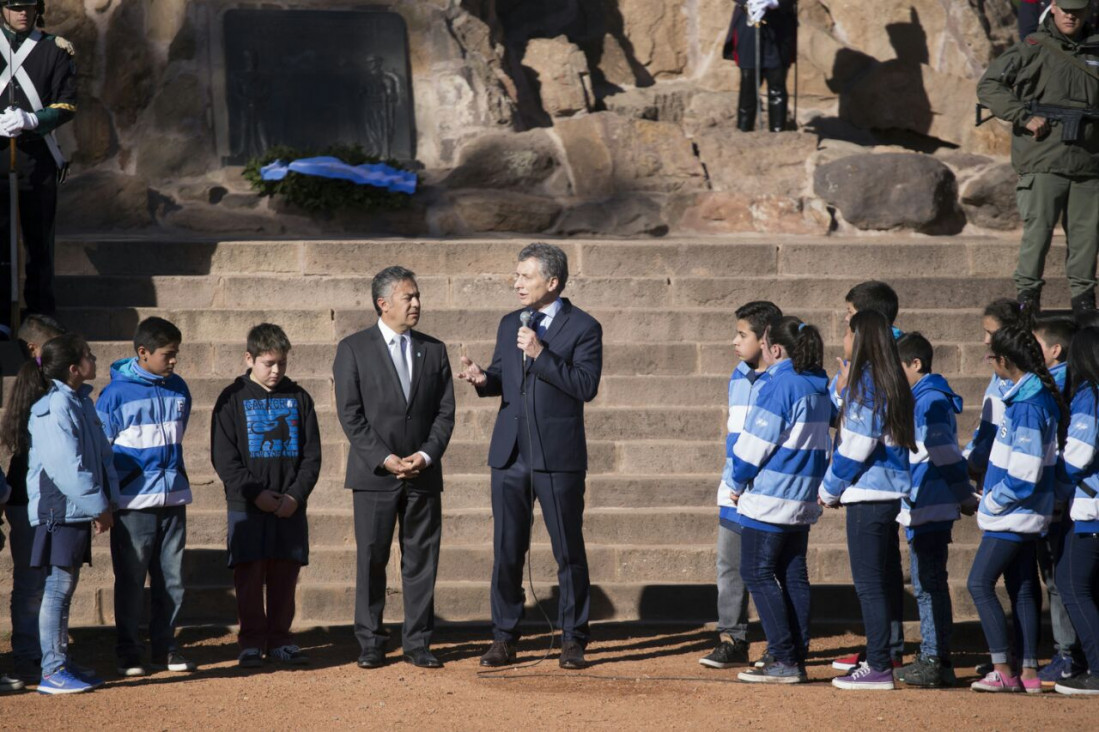 imagen Crónica de la visita relámpago de Macri