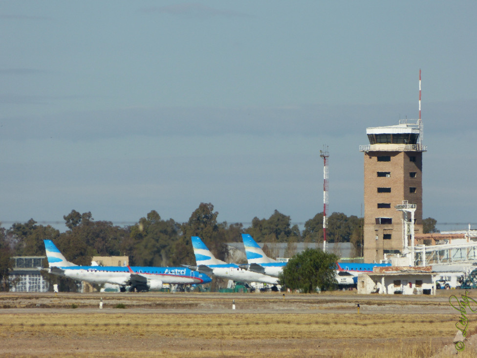 imagen Cierre del aeropuerto: Taxistas reclaman soluciones para el sector