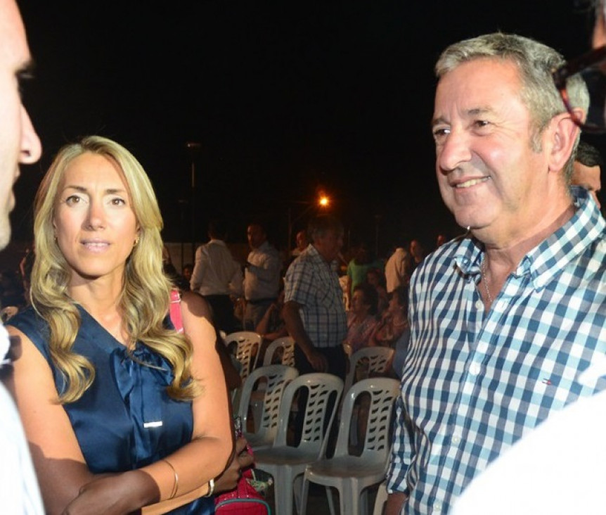imagen Cobos volvió a nombrar a su novia como asesora del Senado