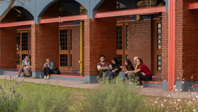 imagen Ya no es solo estudiar: el trabajo y las tareas de cuidado transforman las trayectorias universitarias