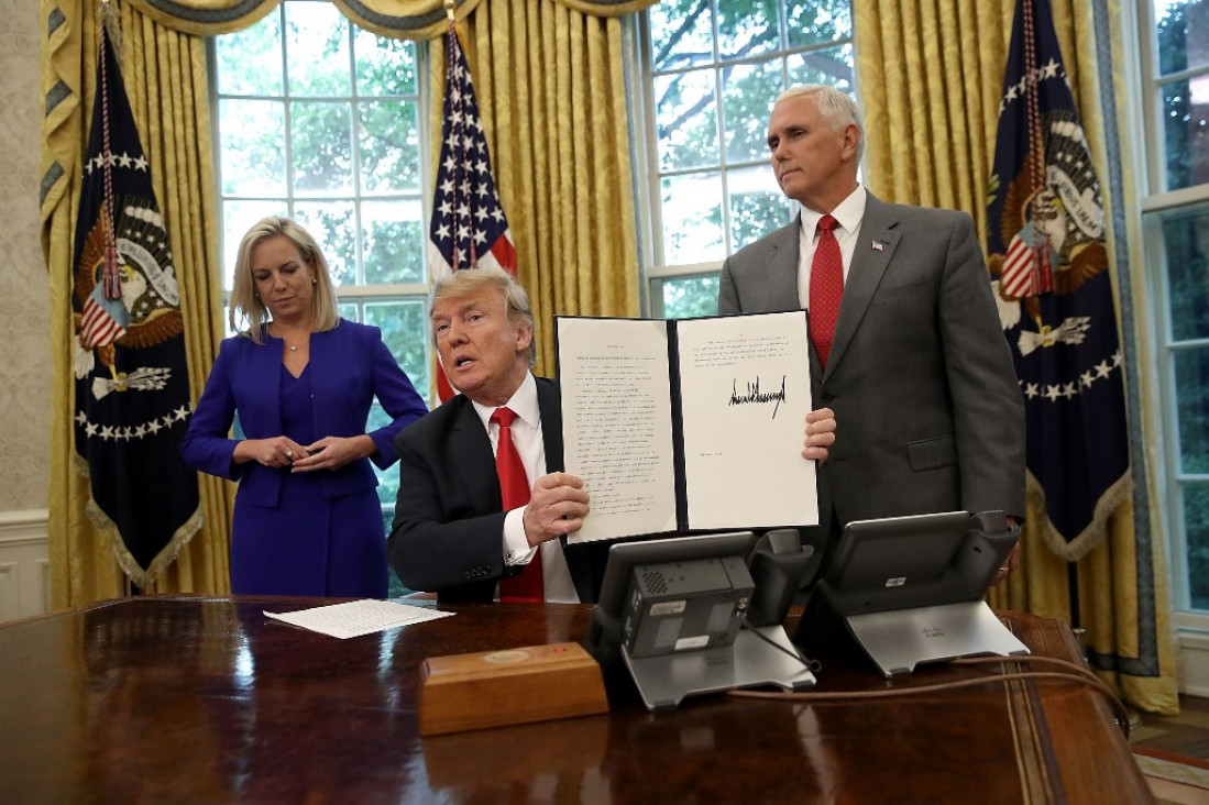 imagen Tras las críticas, Trump dio marcha atrás con la separación de familias inmigrantes