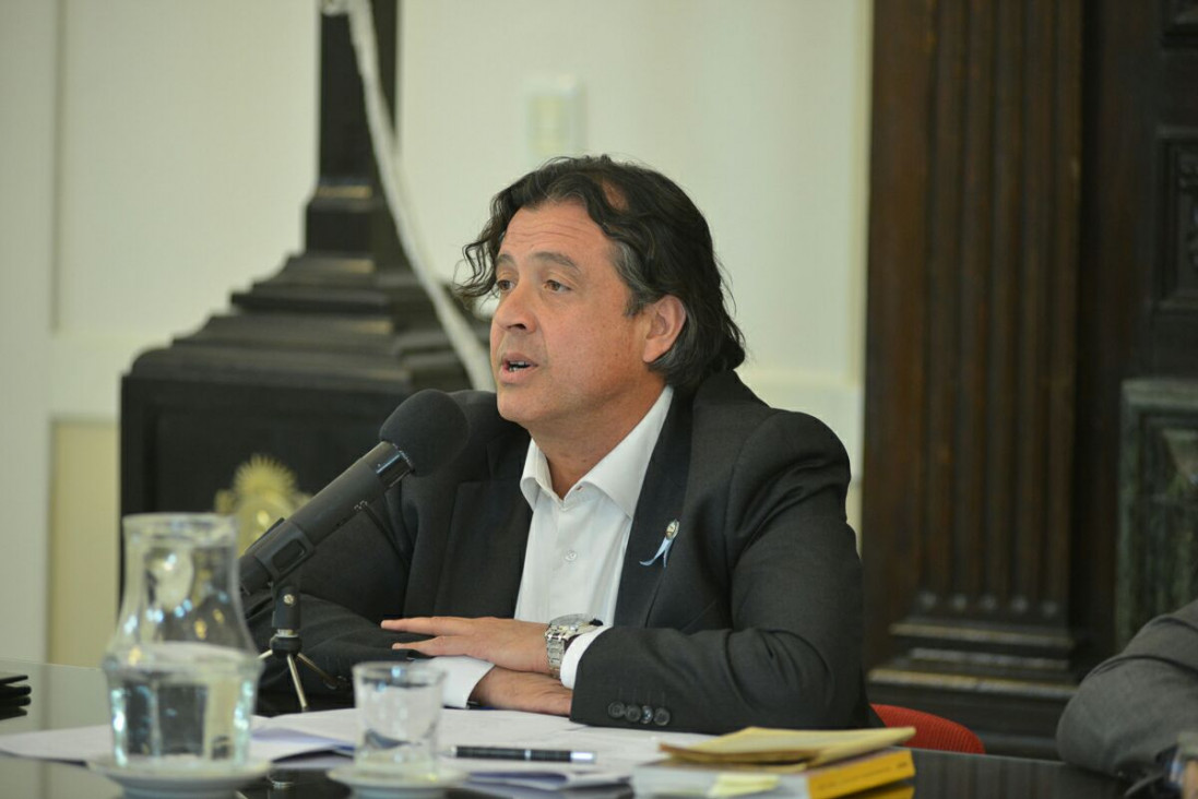 imagen Proponen cinco años para el mandato del gobernador