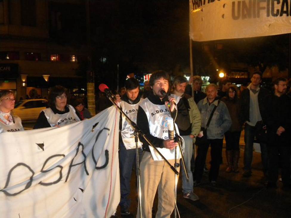 imagen Desalojaron a los docentes de Santa Cruz que llevan 60 días de huelga