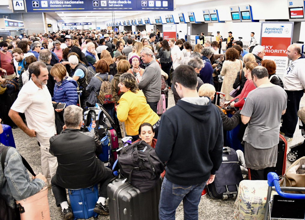 imagen Más de 30.000 pasajeros afectados por la medida de fuerza en Aerolíneas