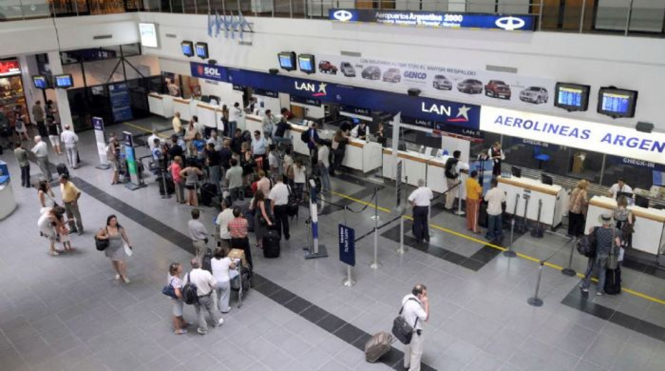 imagen El aeropuerto está paralizado por falta de camiones hidrantes