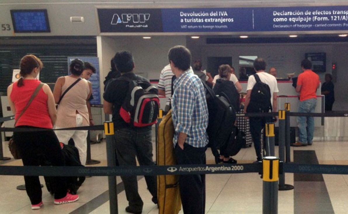 imagen La AFIP elevará a 500 dólares el tope para compras en el exterior