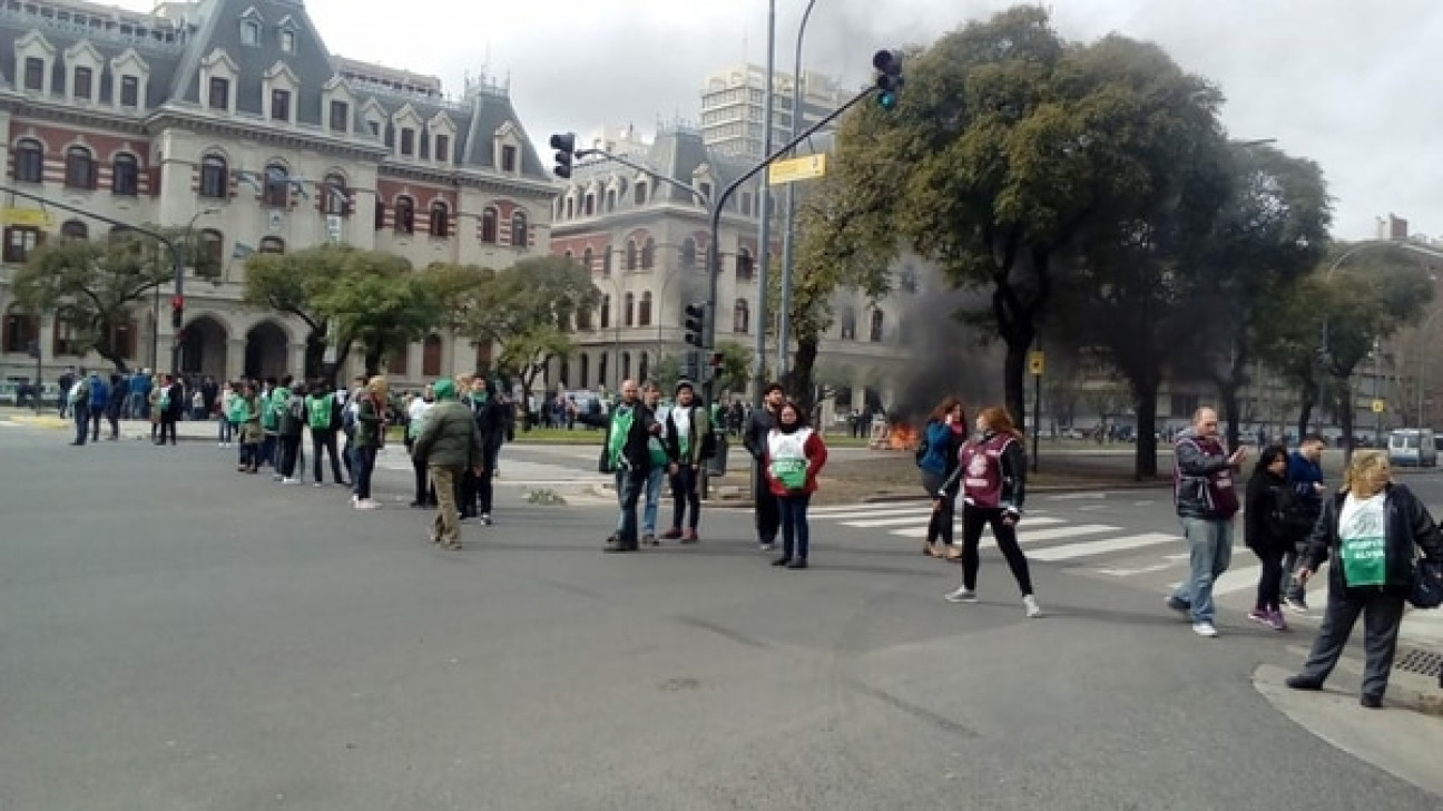 imagen Fuerte reclamo por el despido de 548 trabajadores de Agroindustria