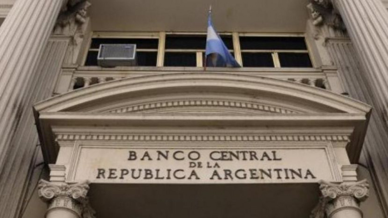 imagen El Central bajó la tasa por primera vez en 13 meses: la redujo 75 puntos y quedó en 28%