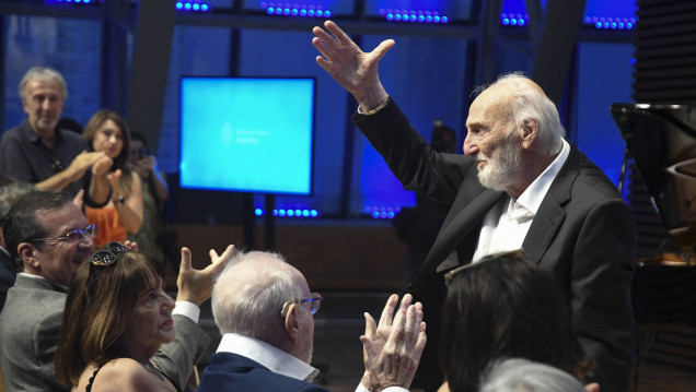 imagen Héctor Alterio anuncia su retiro de la actuación, a los 93 años, con la obra "A Buenos Aires"