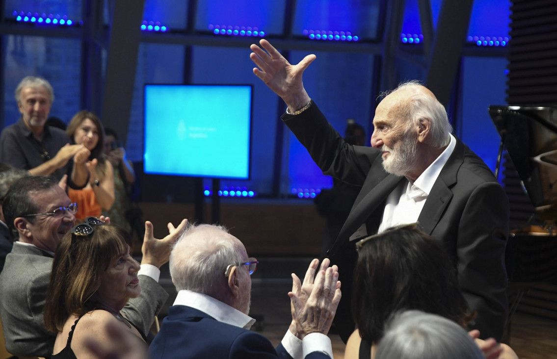 imagen Héctor Alterio anuncia su retiro de la actuación, a los 93 años, con la obra "A Buenos Aires"