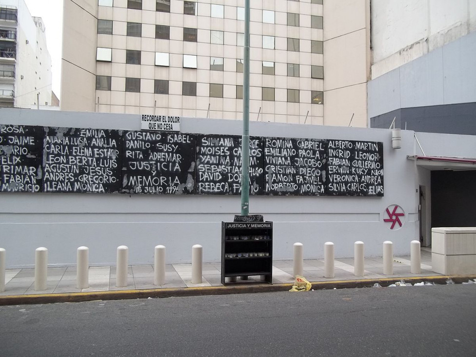 imagen Causa AMIA: senadores promueven una ley de juicio en ausencia