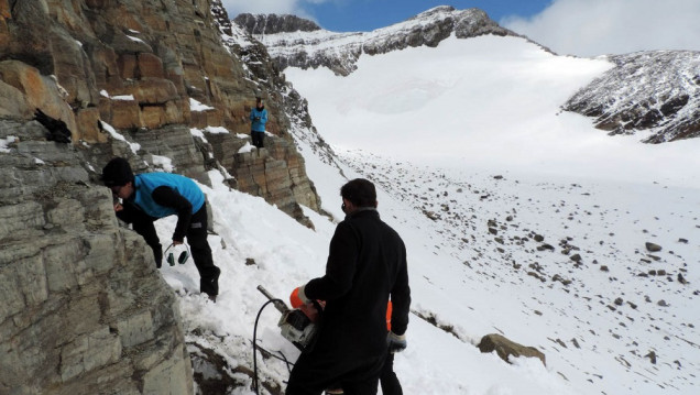 imagen Buscan el vínculo entre la Patagonia, Malvinas y la Antártida en la memoria de las rocas