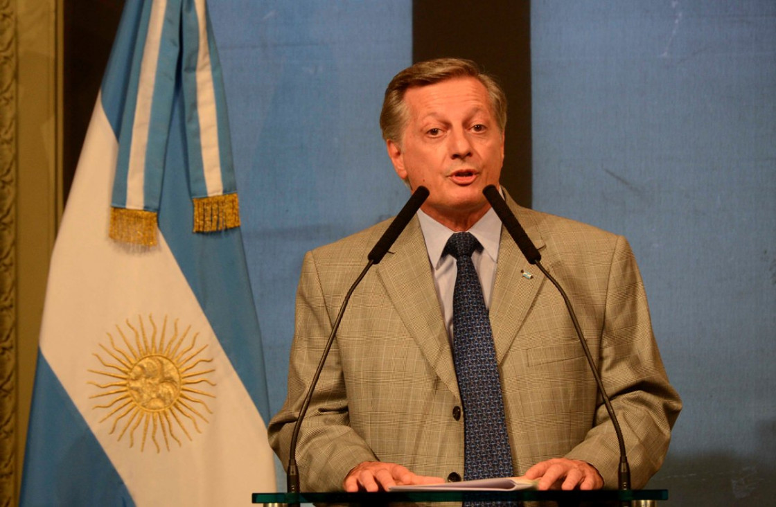 imagen Aranguren negó versiones de renuncia y justificó tope