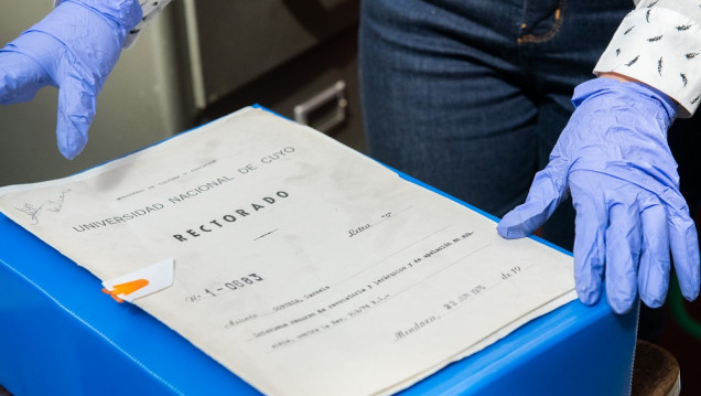 imagen Derechos Humanos: la UNCUYO recuperó documentación histórica institucional de la última dictadura