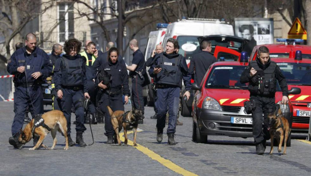 imagen Estalló una "carta bomba"  en una sede del FMI de París 