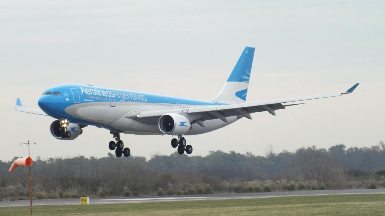 imagen Aerolíneas suspendió su vuelo de este sábado a Caracas