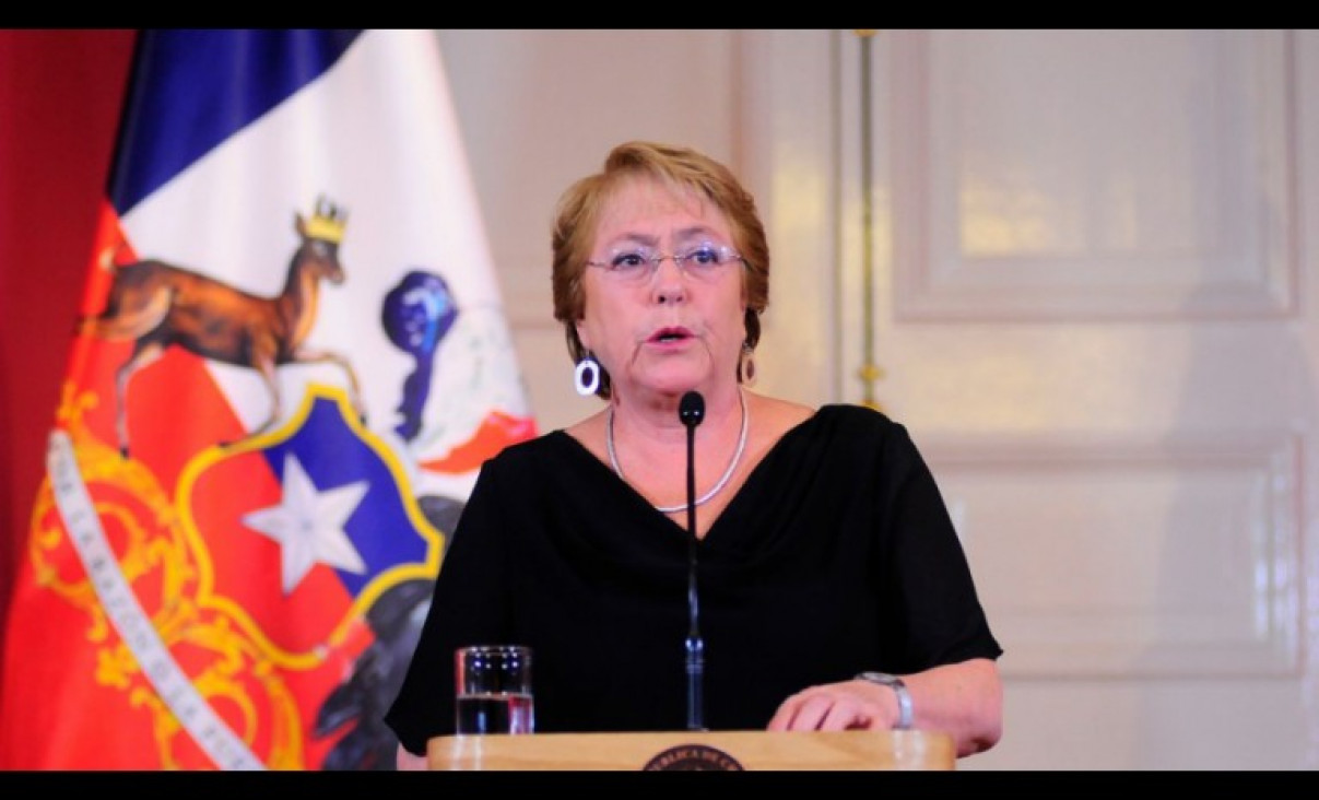imagen Bachelet, a días de dejar el poder, busca reformar la Constitución chilena