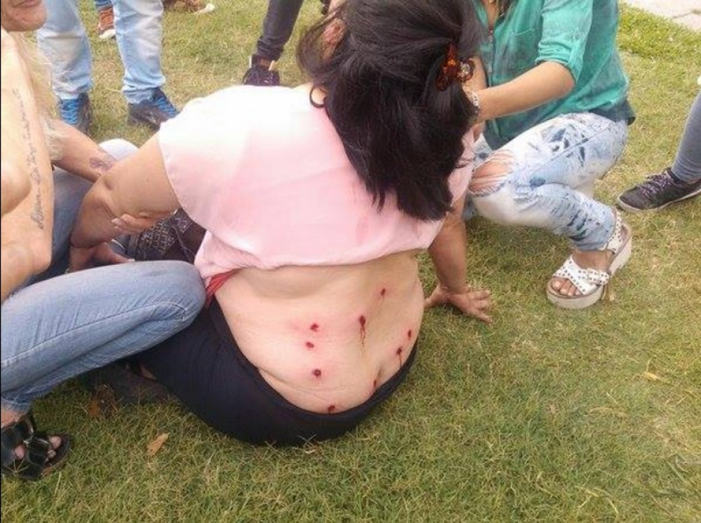 imagen Reprimen a municipales en La Plata