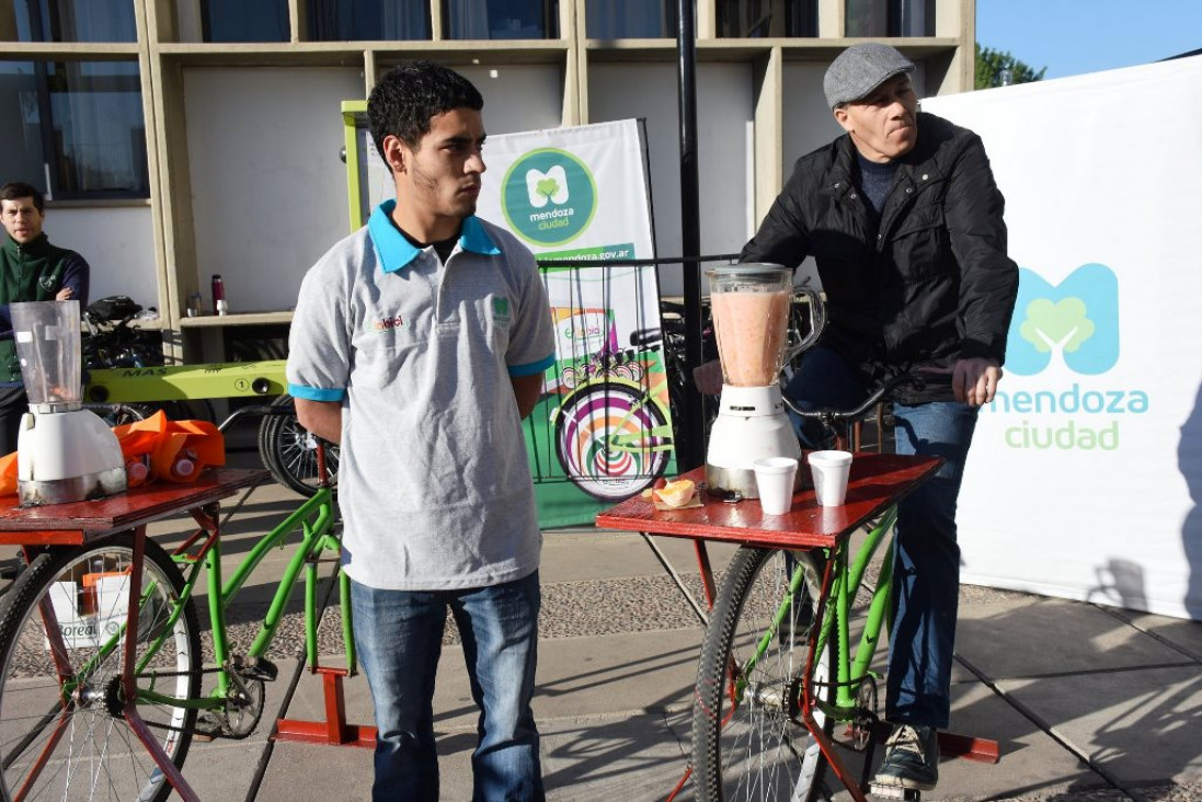 imagen Día Mundial sin Auto: premiaron a empleados que fueron a trabajar en bici