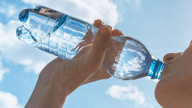 imagen ¿Agua embotellada o de la canilla? Un debate entre salud y medio ambiente 