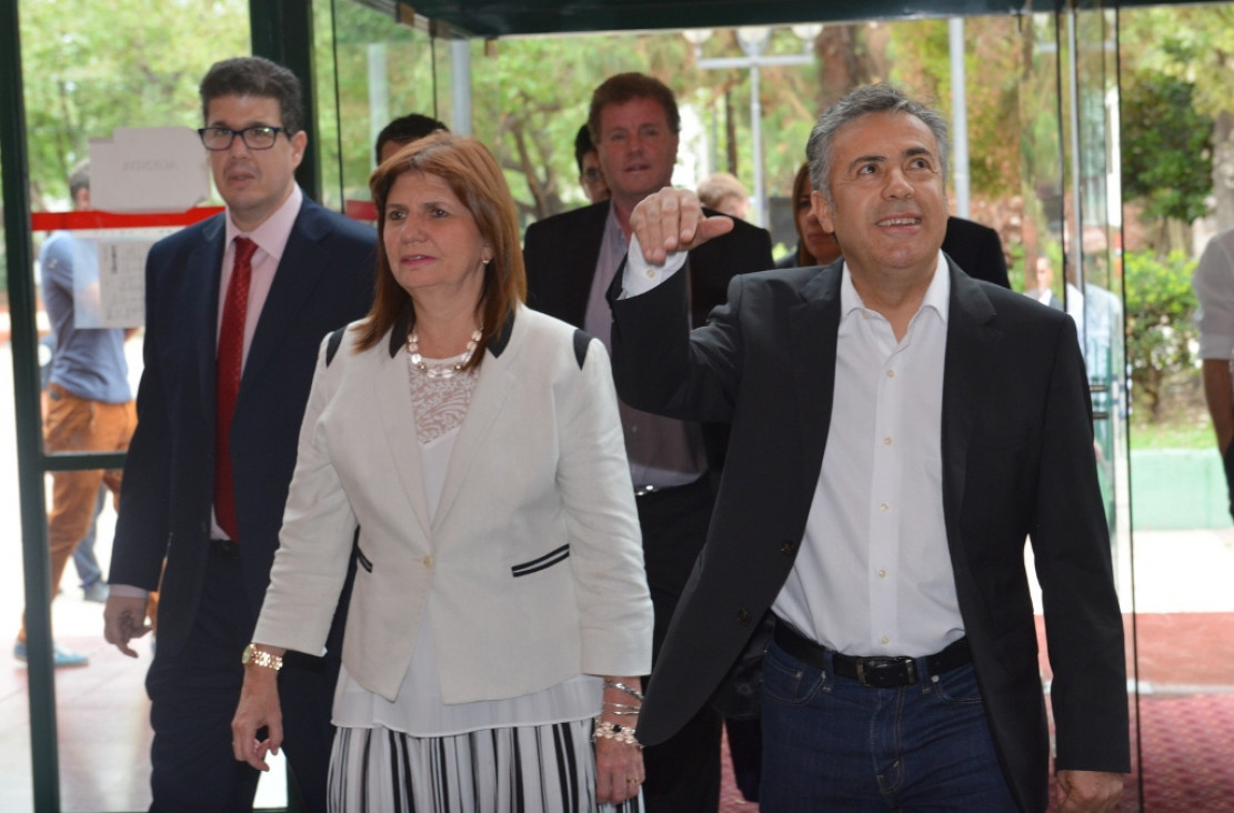imagen Fútbol violento: Bullrich presentó su "código sin barras"