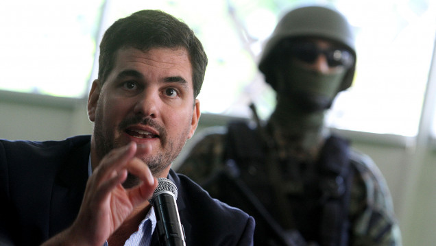 imagen El Ejecutivo analiza que militares custodien objetivos estratégicos 