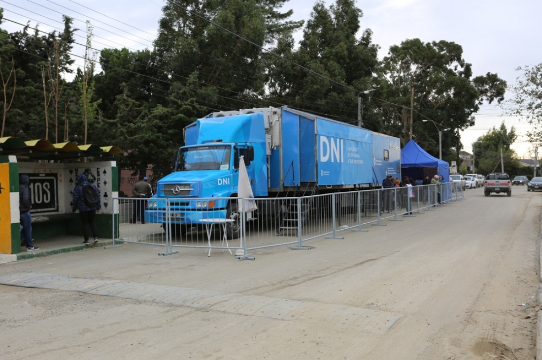 imagen A partir del 10 de enero emitirán el DNI en el día para viajar a Chile
