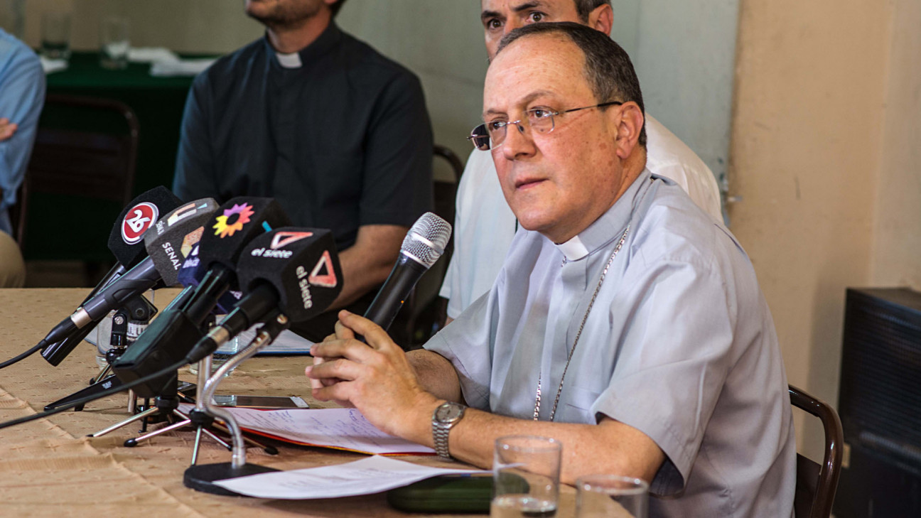 imagen Internaron por un tumor al arzobispo de Mendoza