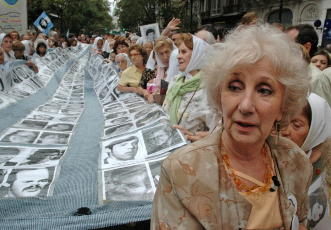 imagen Carlotto criticó a Macri por dejar movibles los feriados del 24 de marzo y el 2 de abril