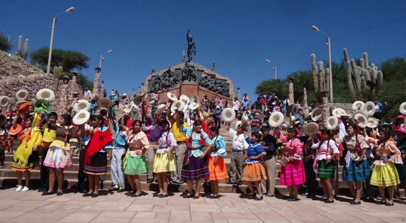 imagen Día del Carnavalito: festejos en homenaje a Zaldívar, su autor, y las mejores versiones del "himno jujeño"