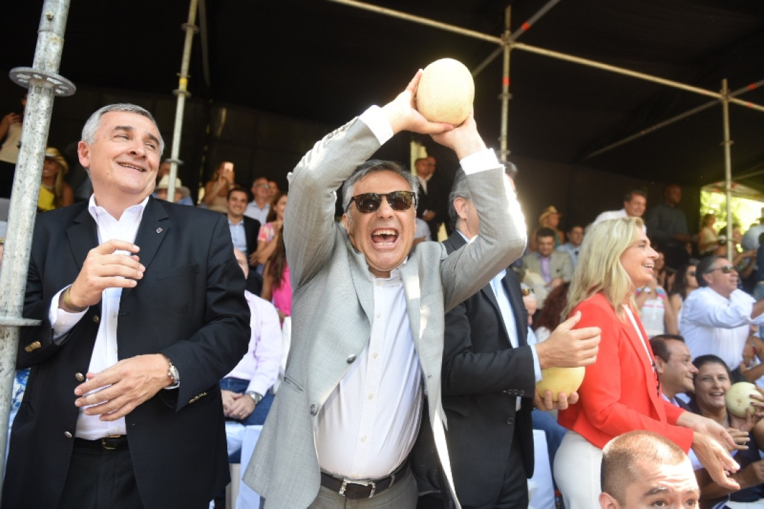 imagen Carrusel: Cornejo en el palco, entre vino y melonazos 