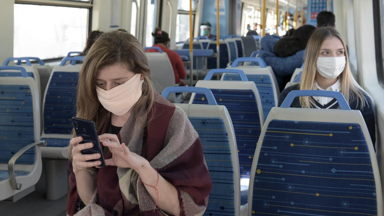 imagen Coronavirus: otra vez recomiendan usar barbijos en espacios cerrados y transportes por suba de casos