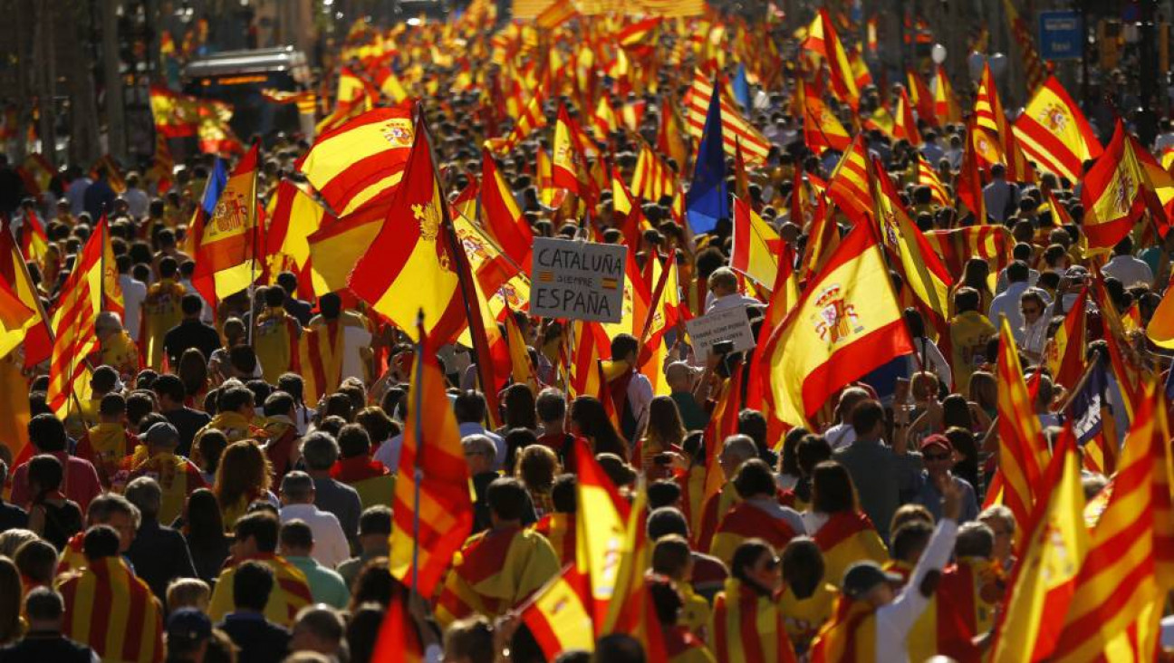 imagen Mientras miles se manifiestan en contra, Puigdemont va por la independencia