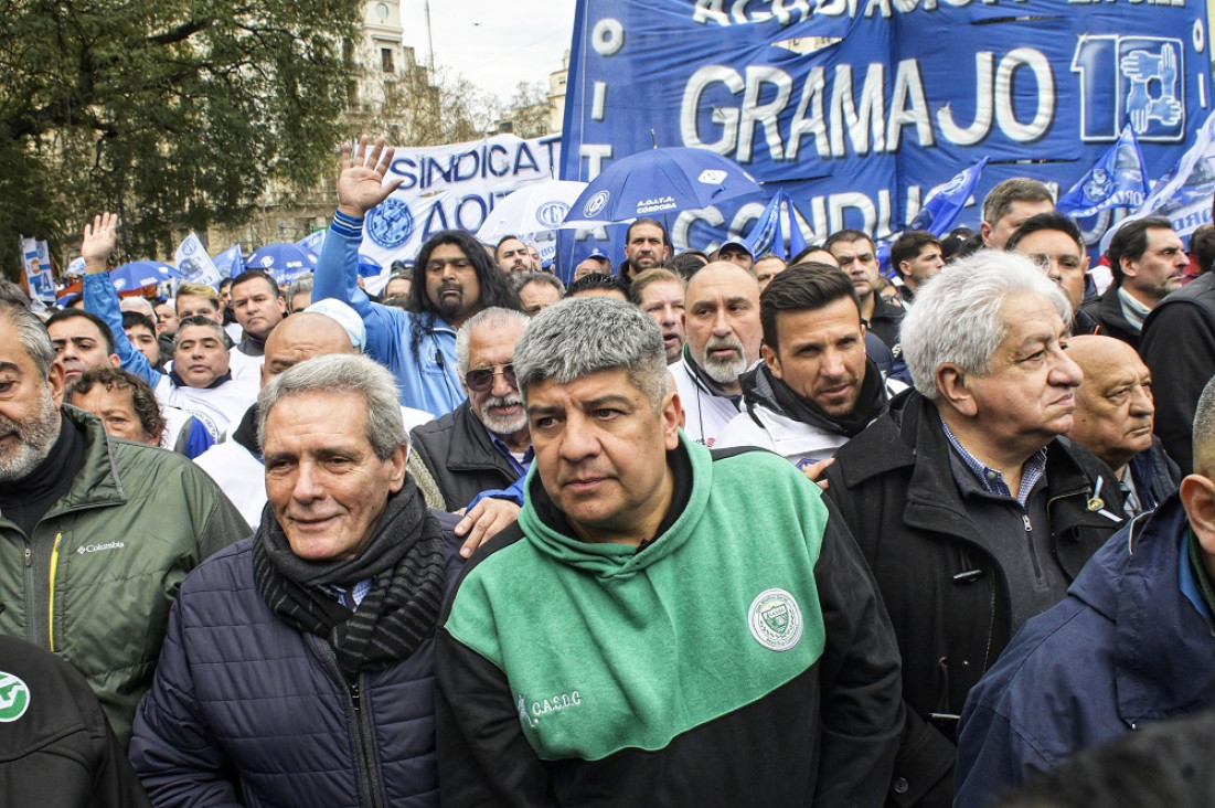 imagen Sin críticas directas al Gobierno, la CGT y la CTA marcaron la cancha 
