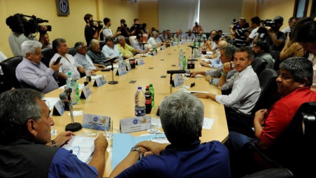 imagen Una "diezmada" CGT se unió al paro de Camioneros