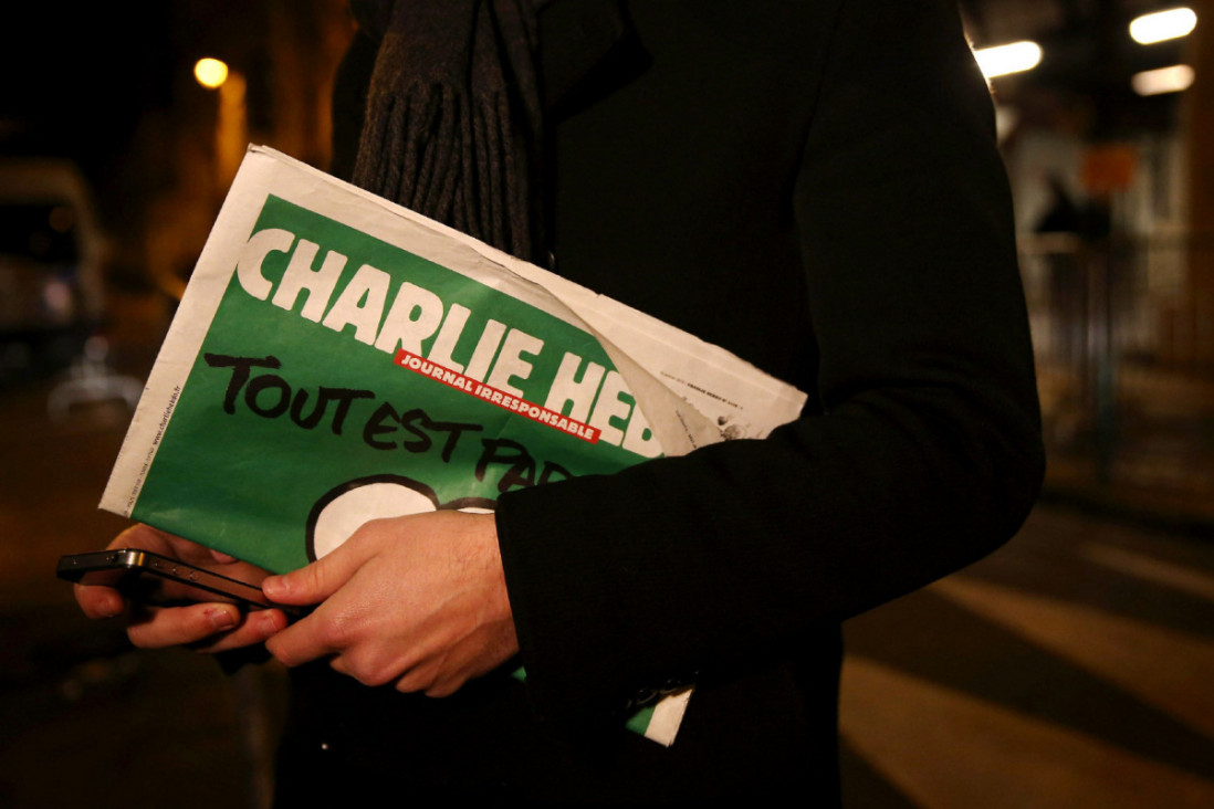 imagen Charlie Hebdo acusa al EI de "crimen político" por el atentado de 2015