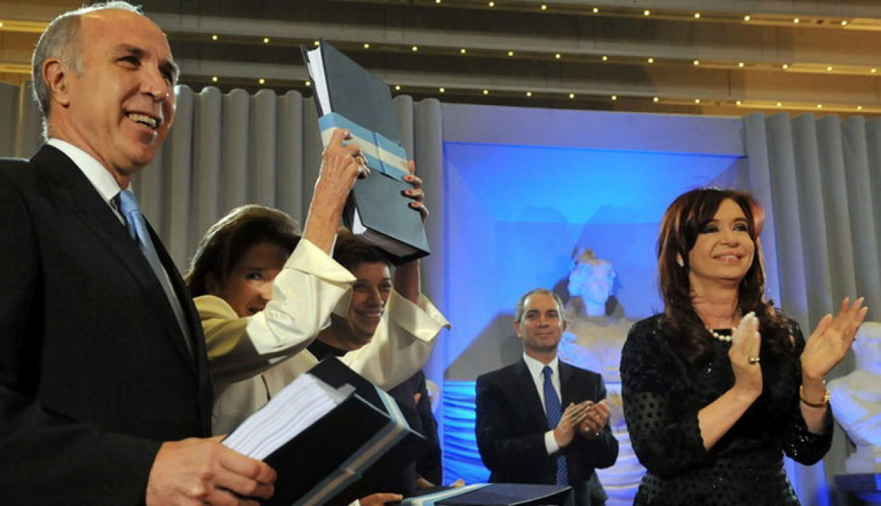 imagen La presidenta promulga el nuevo Código Civil junto a Lorenzetti