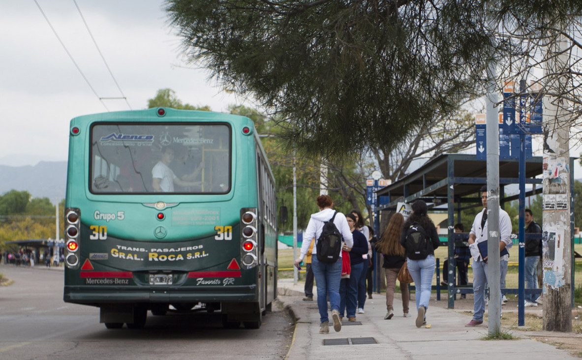 imagen La Corte decide hoy si aumenta o no el boleto de colectivo
