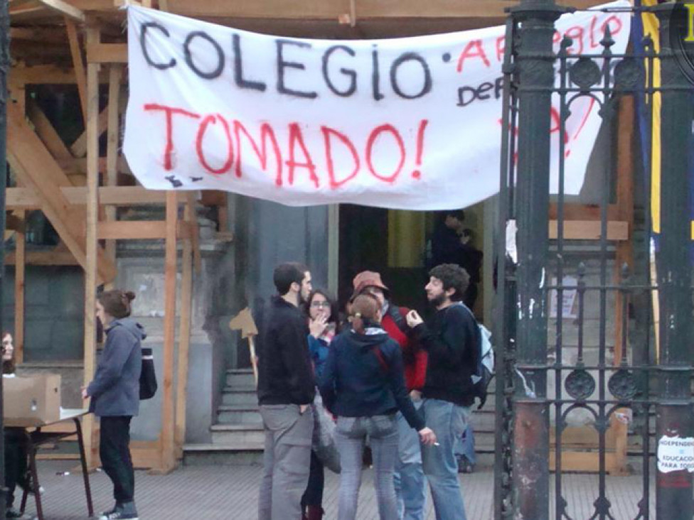 imagen Estudiantes continúan con la toma en 11 escuelas de Buenos Aires