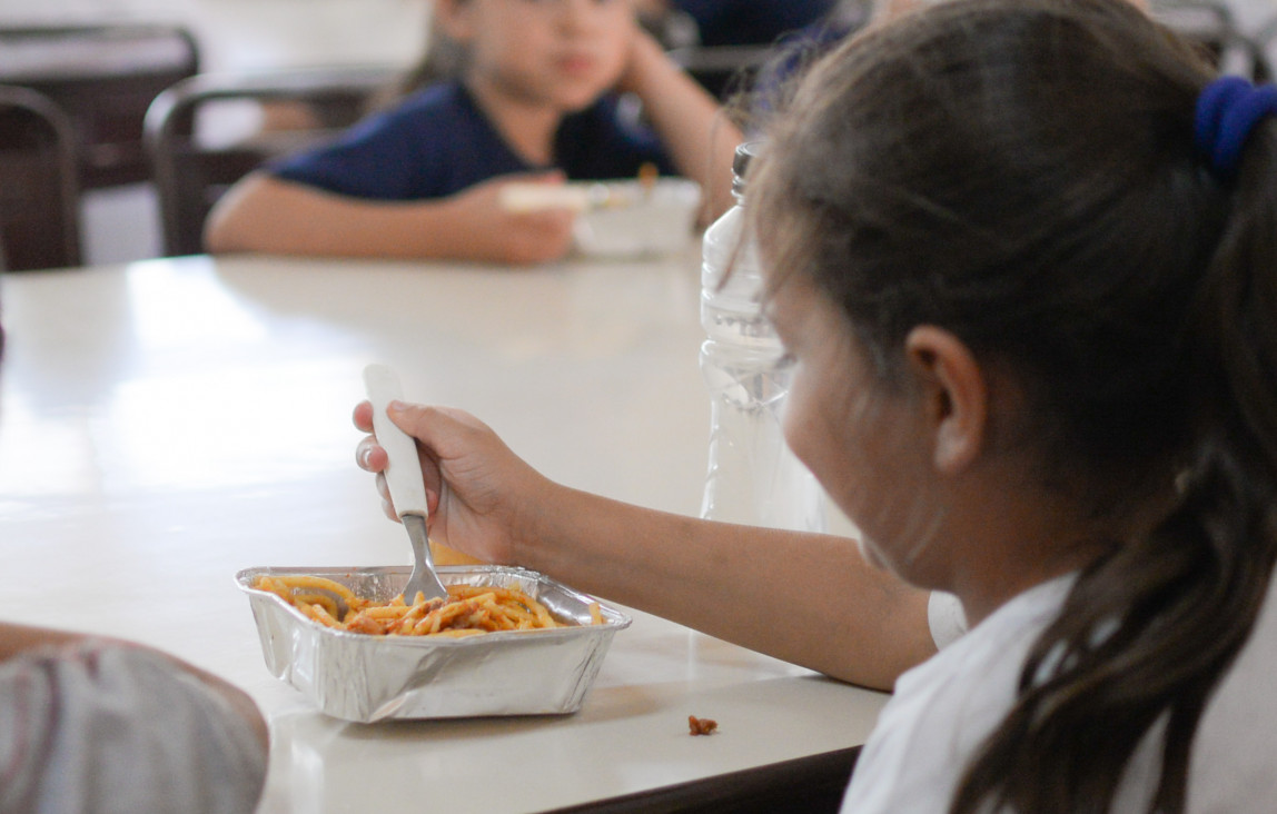 imagen Más del 50 % de niños y niñas sólo comparte la cena con su familia